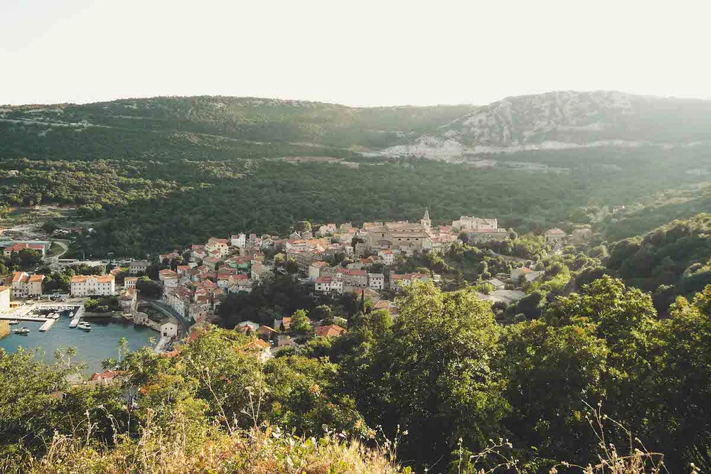 chorvátske mestečko a jeho panoráma