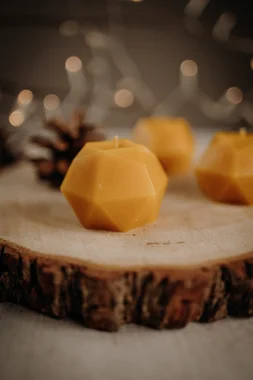 Nezvyčajné sviečky zo 100% včelieho vosku