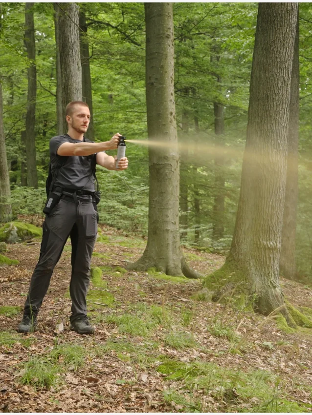 Sprej na medvede SABRE Frontiersman MAX+ puzdro