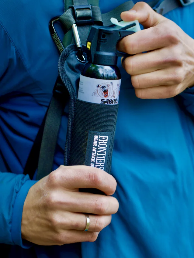 Sprej na medvede SABRE + puzdro 3v1
